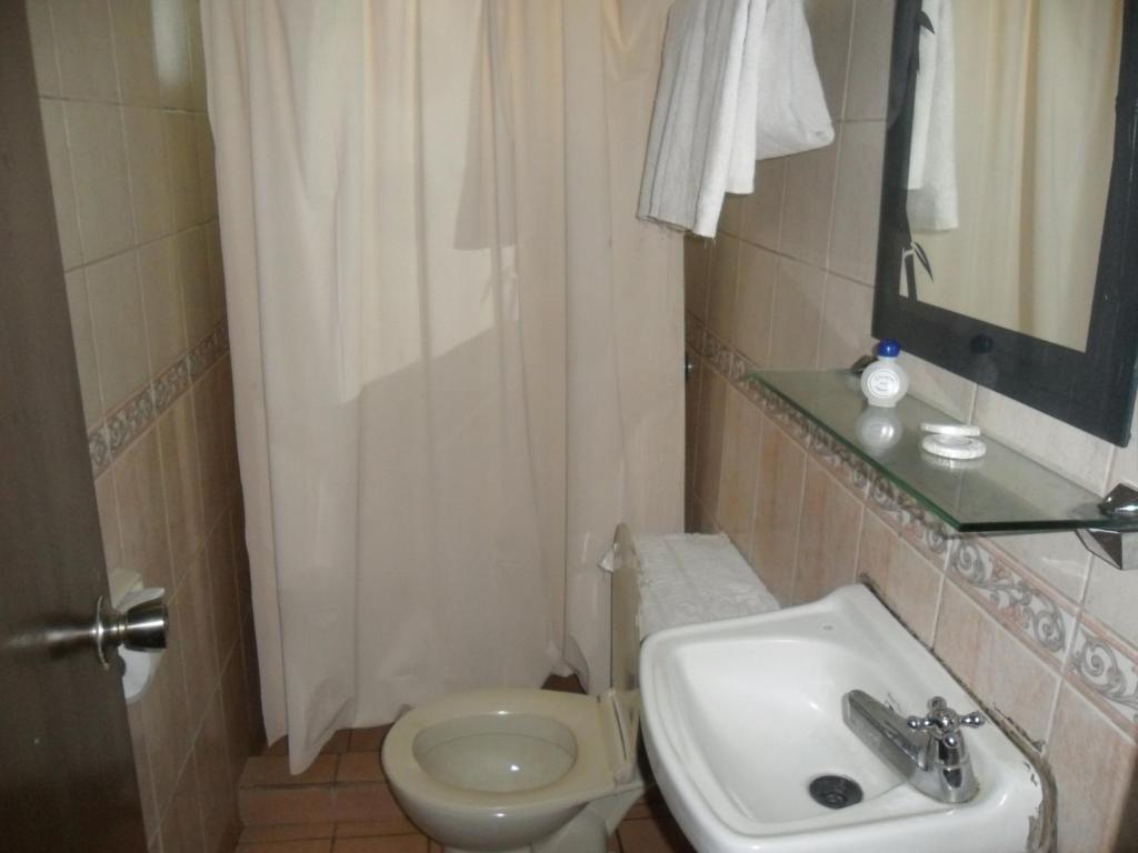 Tagaytay Econo Hotel Tagaytay City Bilik gambar